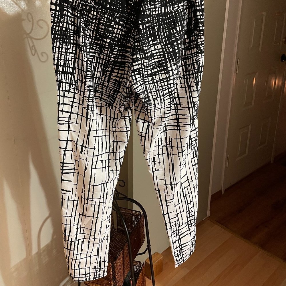 JAYE.E Abstract Patterned Pants - Picture 4 of 8